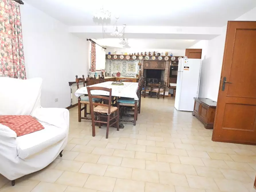 Immagine 22 di Villa in vendita  a Lucca