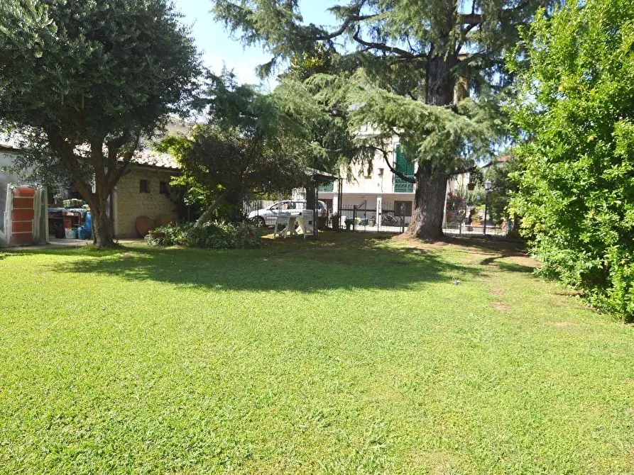 Immagine 3 di Villa in vendita  a Lucca
