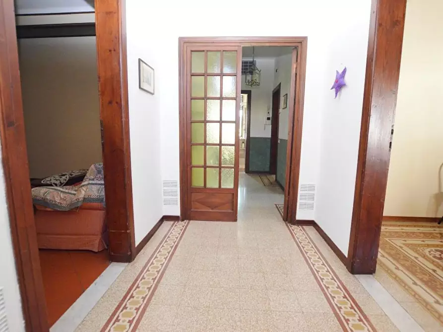 Immagine 5 di Villa in vendita  a Lucca