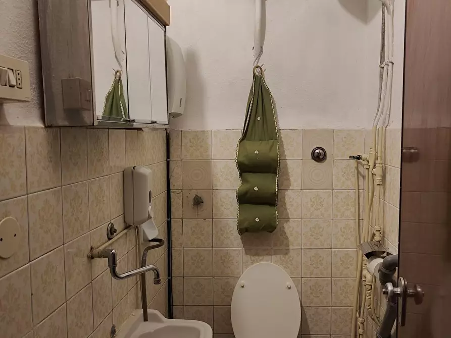 Immagine 11 di Attività commerciale in vendita  a Lucca