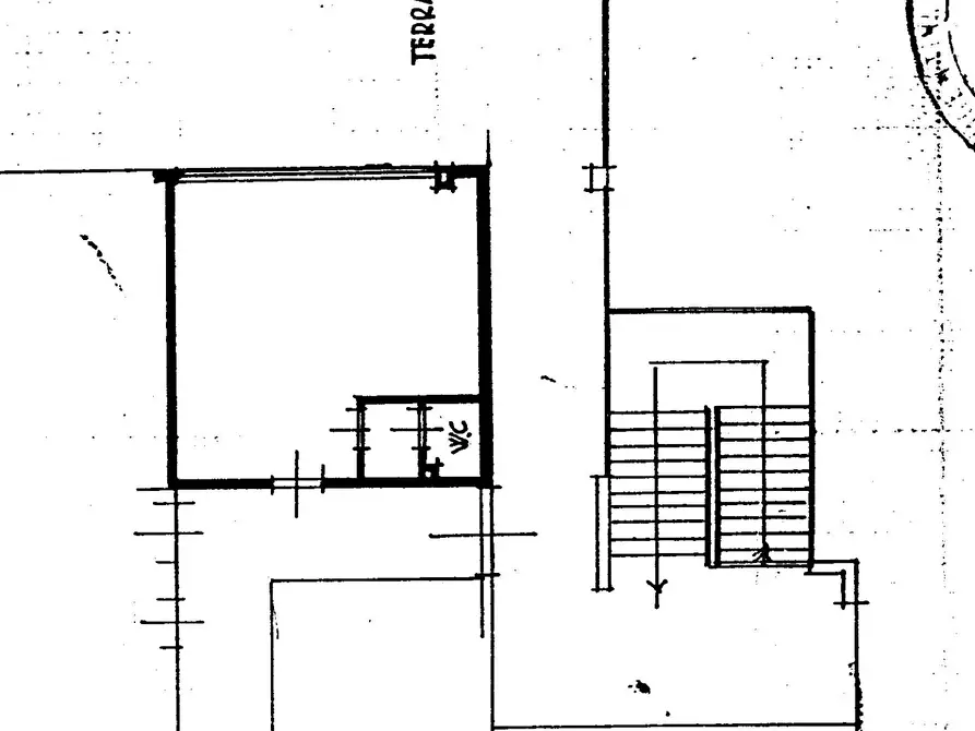 Immagine 2 di Ufficio in vendita  a Carrara