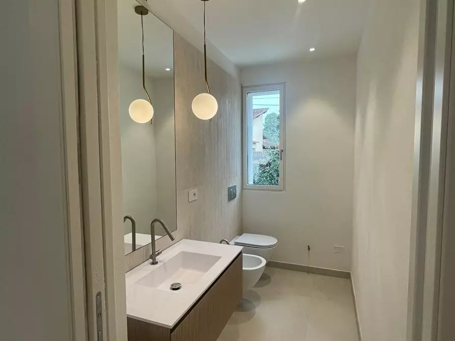 Immagine 53 di Villa in vendita  a Pietrasanta