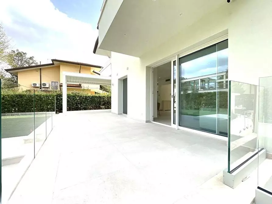 Immagine 7 di Villa in vendita  a Pietrasanta