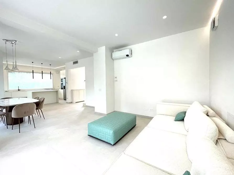 Immagine 8 di Villa in vendita  a Pietrasanta