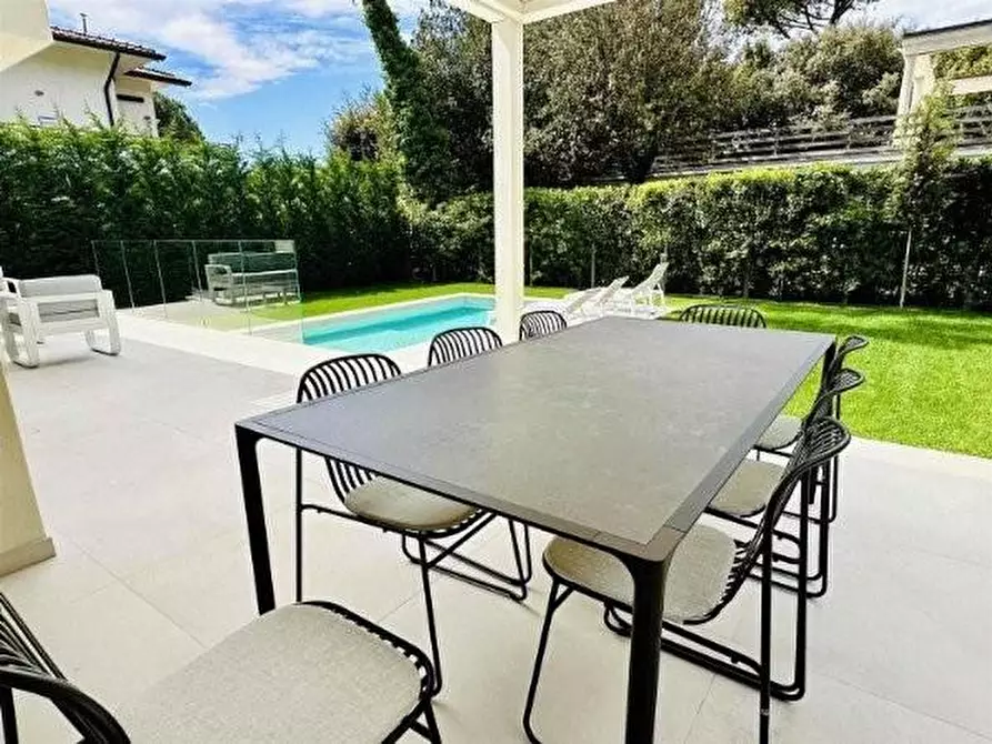Immagine 22 di Villa in vendita  a Pietrasanta