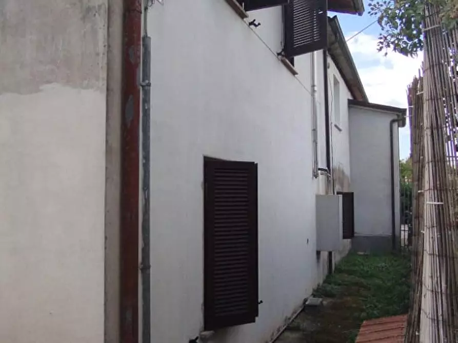 Immagine 3 di Casa semindipendente in vendita  a Massa