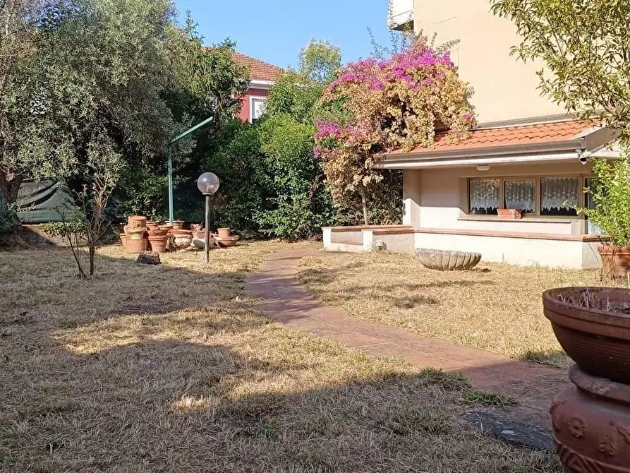 Immagine 1 di Casa semindipendente in vendita  a Carrara