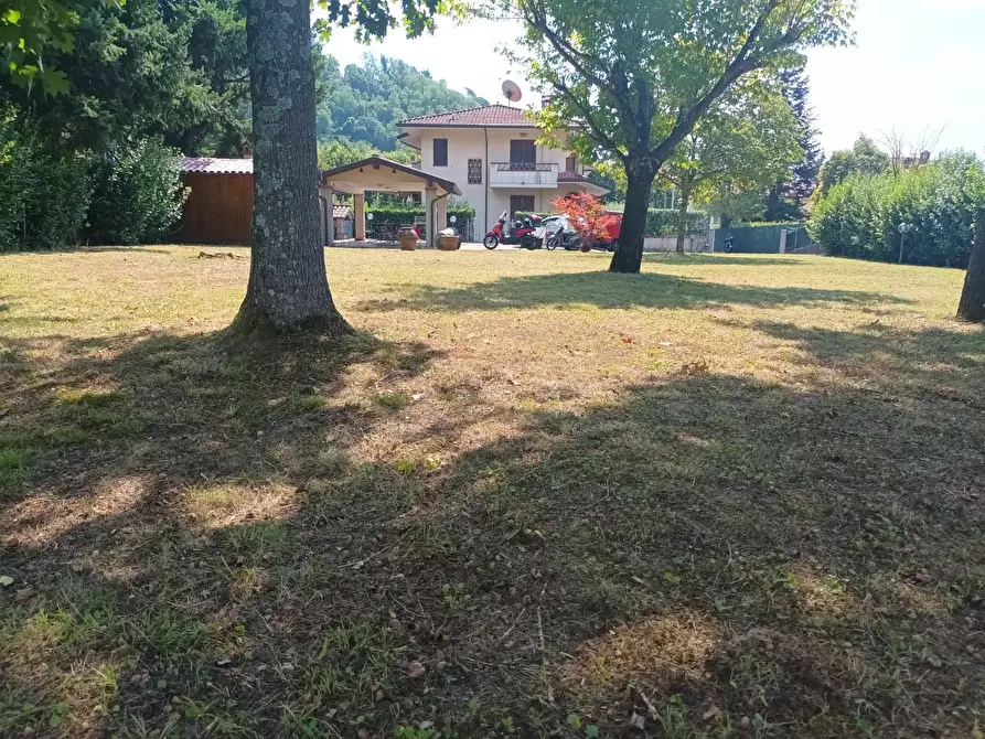 Immagine 1 di Casa bifamiliare in vendita  a Camaiore