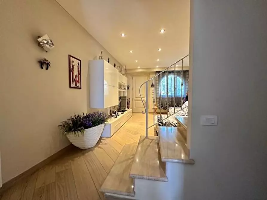 Immagine 17 di Casa trifamiliare in vendita  a Camaiore
