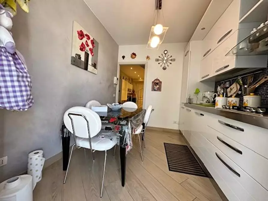 Immagine 10 di Casa trifamiliare in vendita  a Camaiore