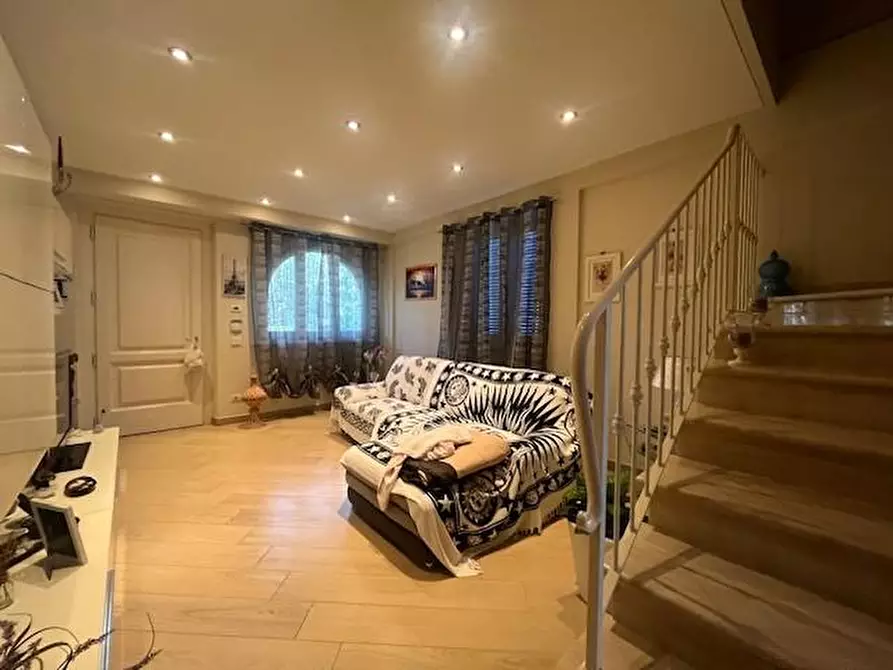 Immagine 24 di Casa trifamiliare in vendita  a Camaiore