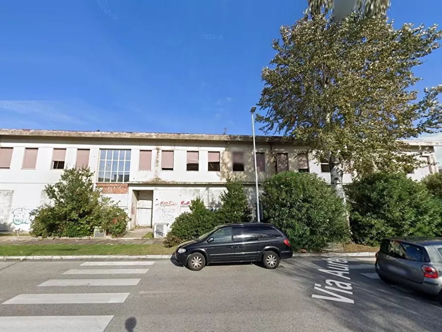 Immagine 1 di Capannone industriale in vendita  a Viareggio