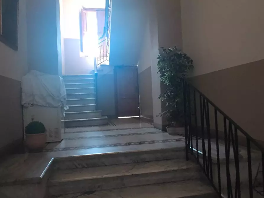 Immagine 2 di Appartamento in vendita  a Lucca