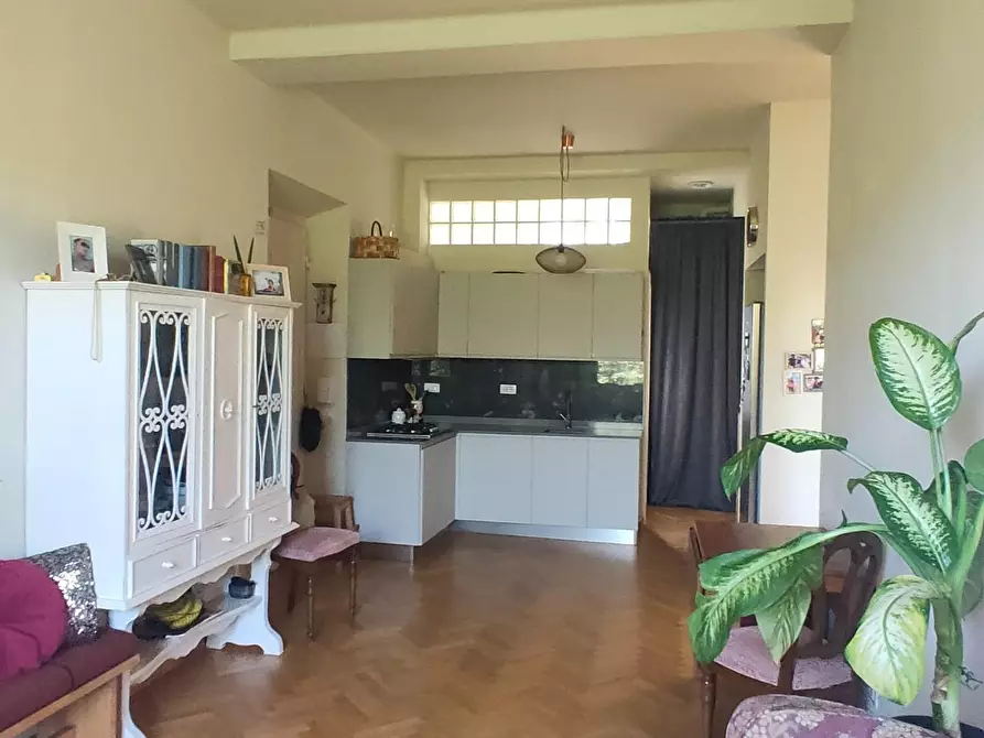 Immagine 4 di Appartamento in vendita  a Lucca