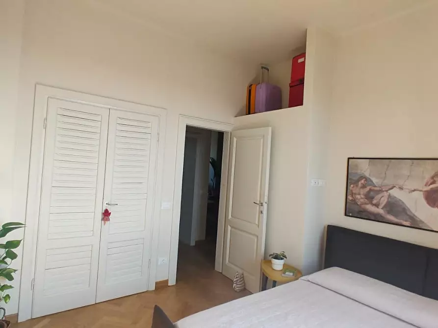 Immagine 11 di Appartamento in vendita  a Lucca