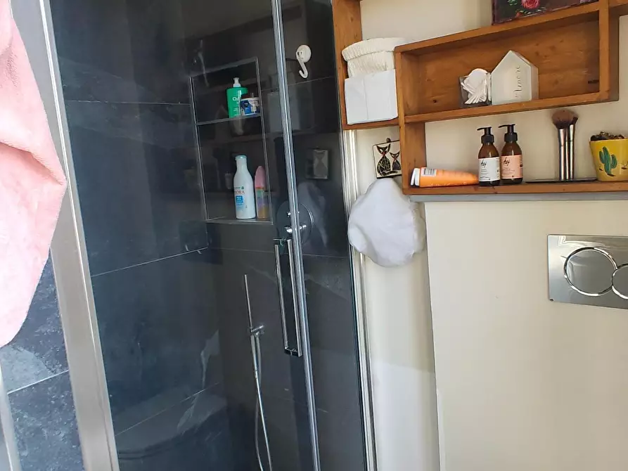 Immagine 8 di Appartamento in vendita  a Lucca