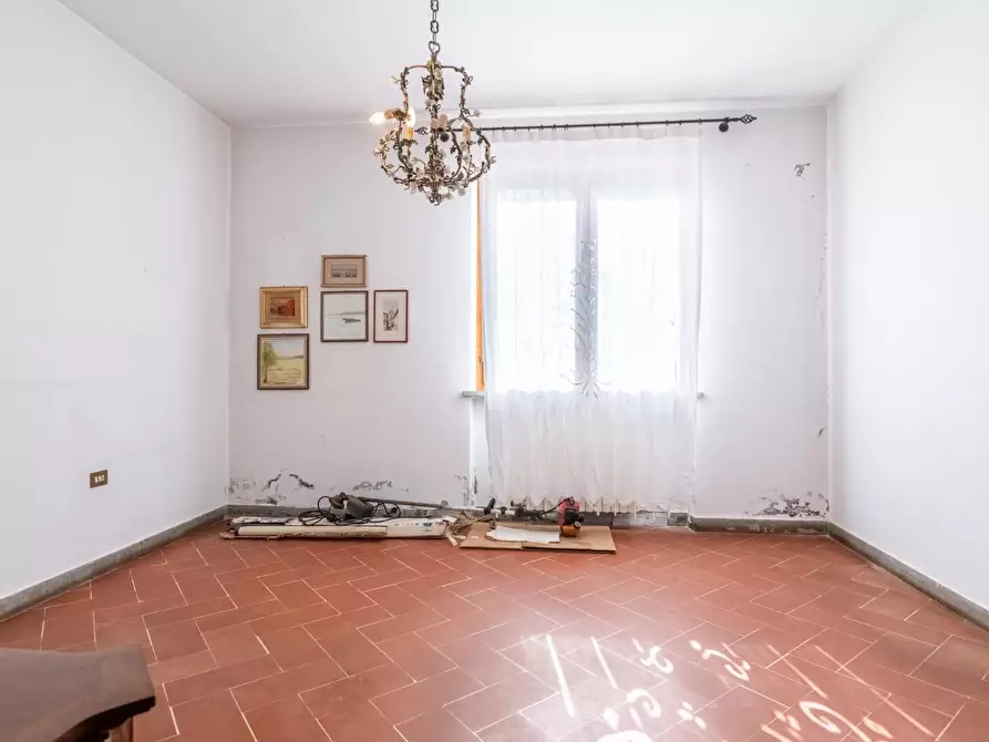 Immagine 21 di Villa in vendita  a Vicopisano