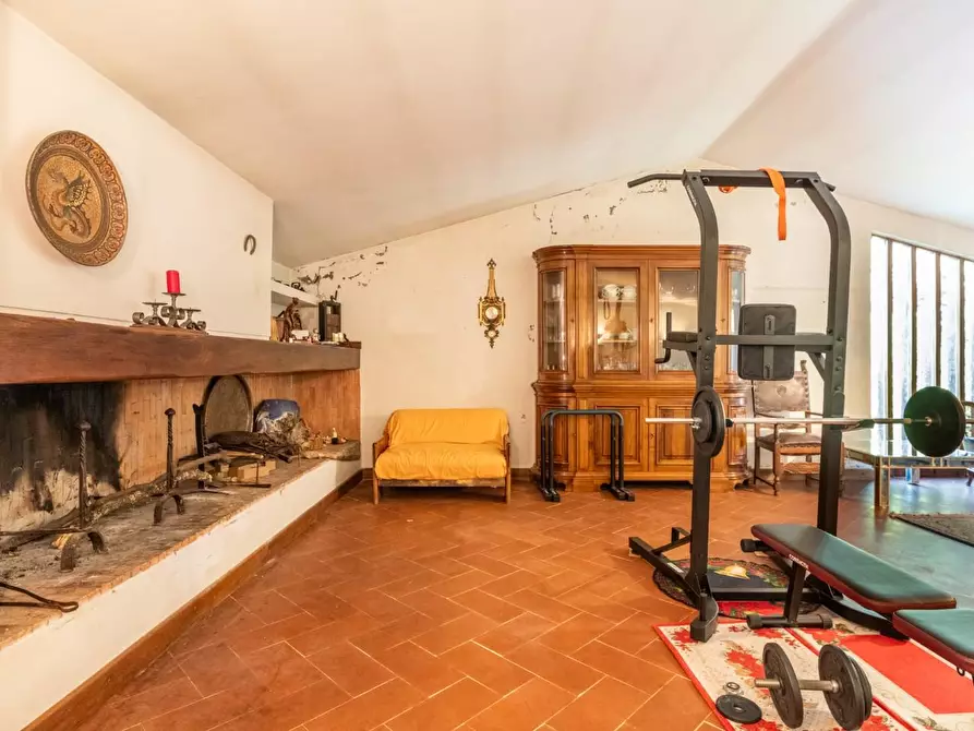 Immagine 38 di Villa in vendita  a Vicopisano