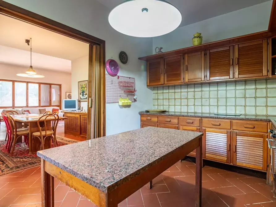 Immagine 18 di Villa in vendita  a Vicopisano