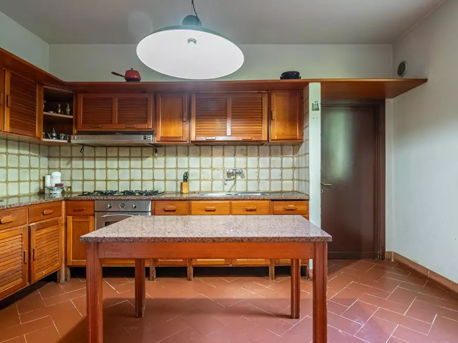 Immagine 17 di Villa in vendita  a Vicopisano