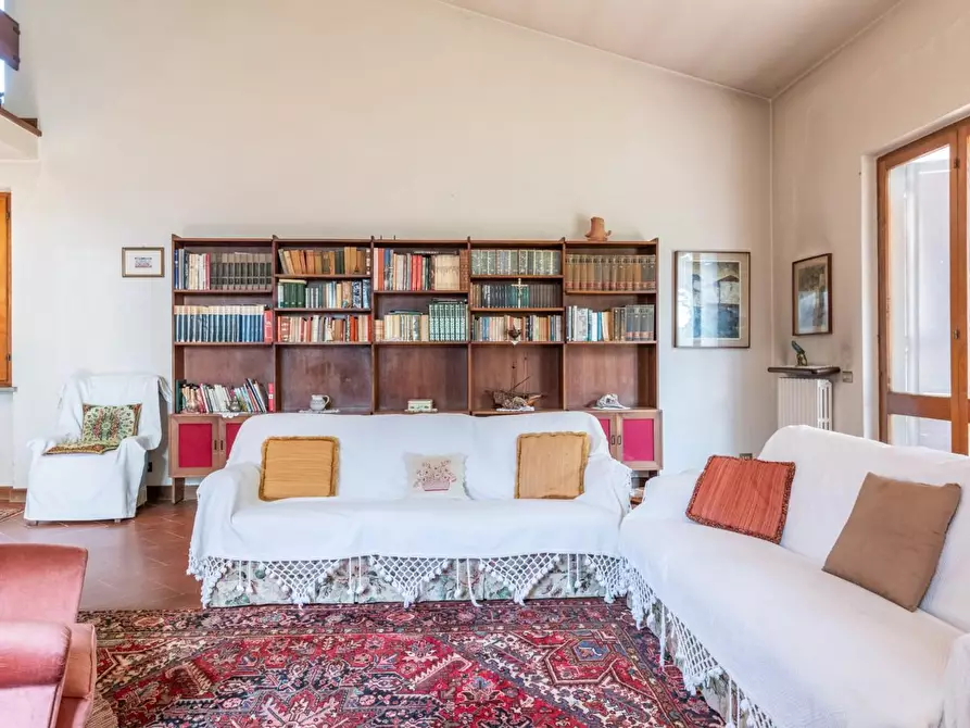 Immagine 9 di Villa in vendita  a Vicopisano