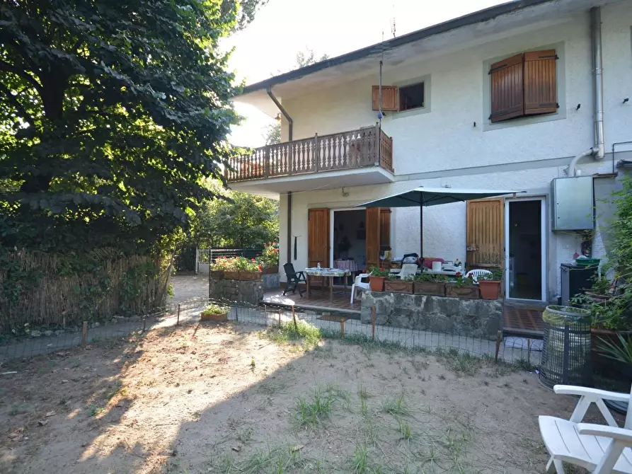 Immagine 2 di Villetta a schiera in vendita  a Massa