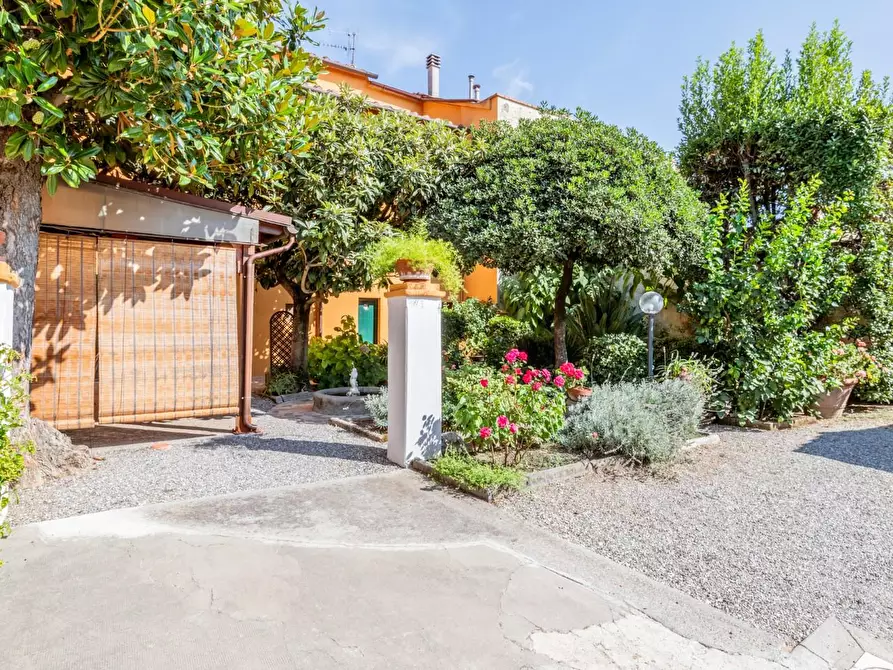 Immagine 13 di Villetta a schiera in vendita  a Cascina