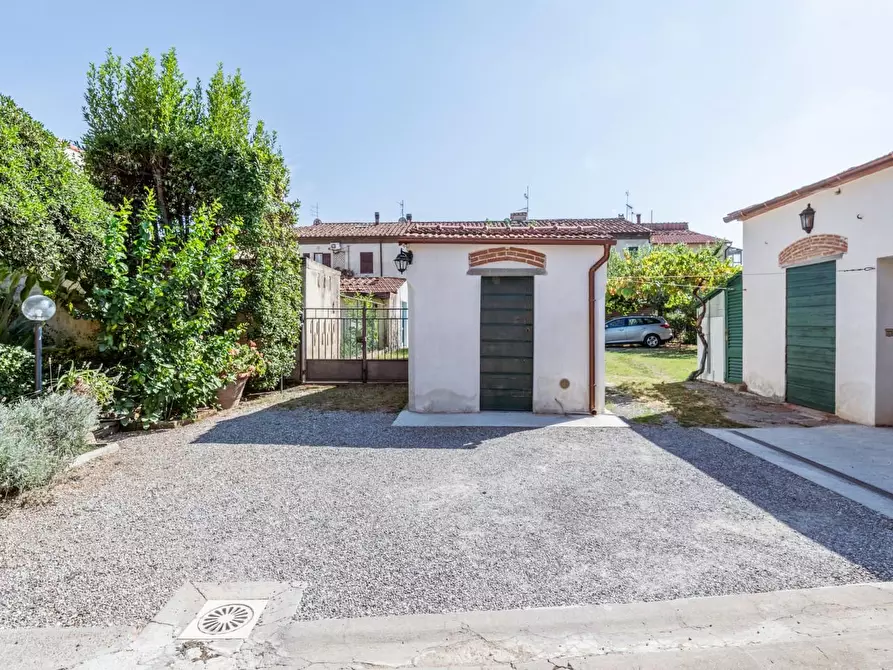 Immagine 12 di Villetta a schiera in vendita  a Cascina