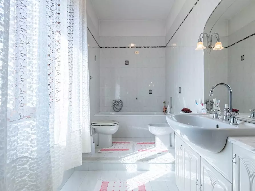 Immagine 43 di Villetta a schiera in vendita  a Cascina