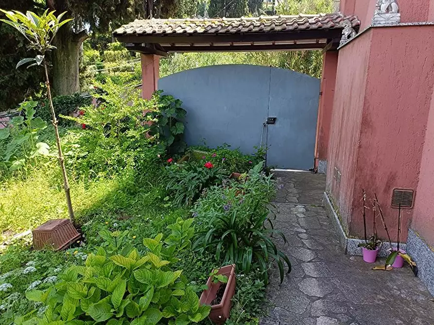 Immagine 10 di Casa indipendente in vendita  a Carrara