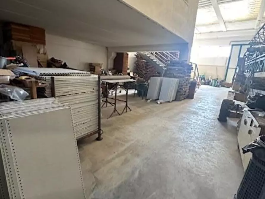 Immagine 8 di Capannone industriale in vendita  a Massa