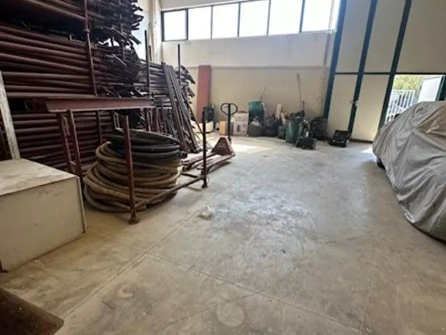 Immagine 11 di Capannone industriale in vendita  a Massa