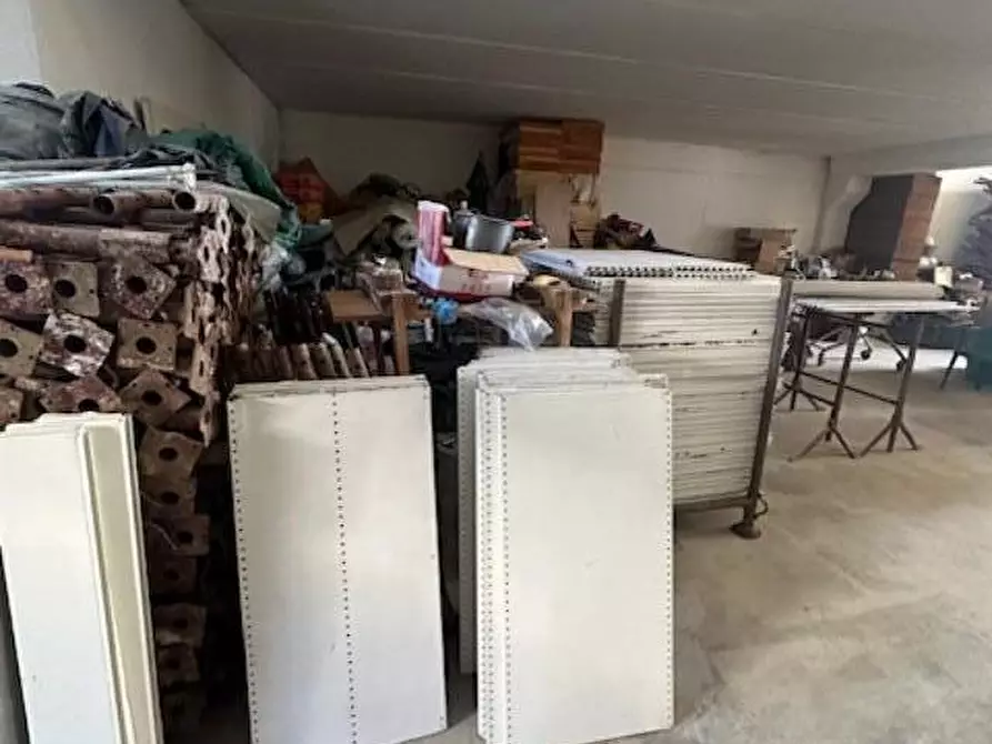 Immagine 7 di Capannone industriale in vendita  a Massa