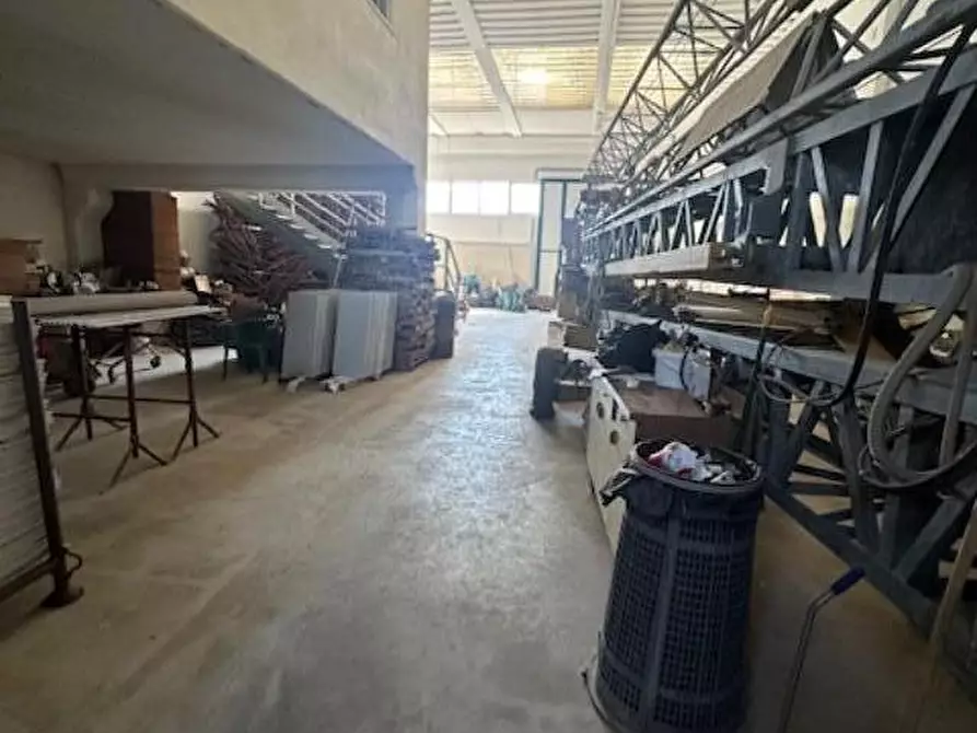 Immagine 9 di Capannone industriale in vendita  a Massa