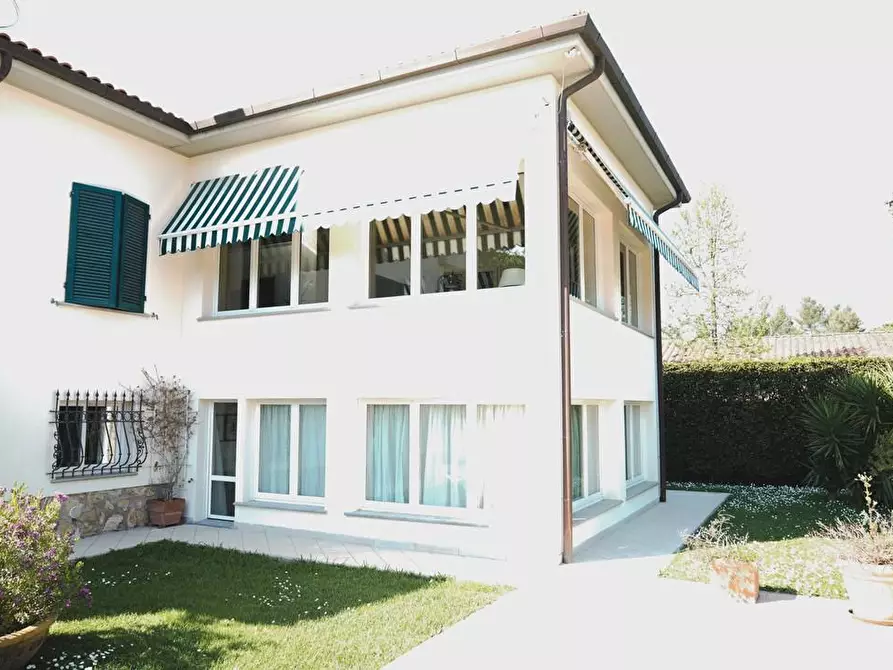 Immagine 4 di Villa in vendita  a Pisa