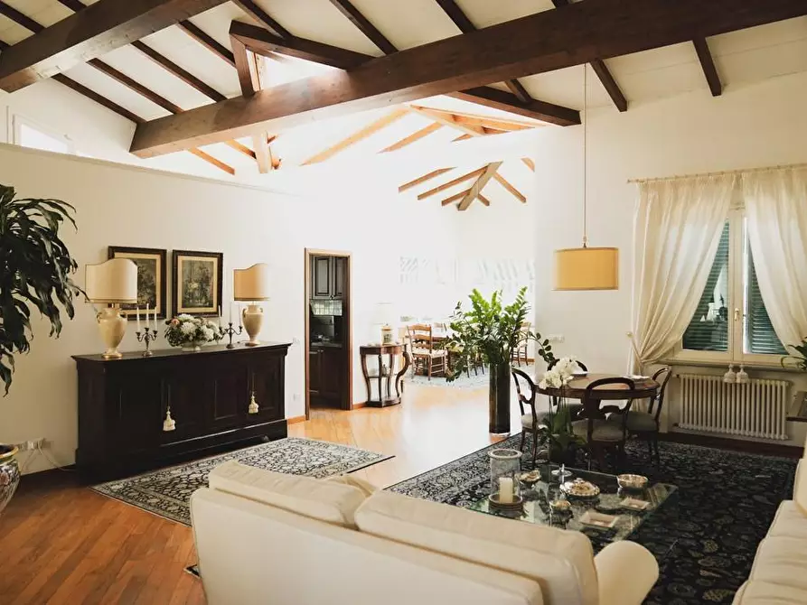 Immagine 20 di Villa in vendita  a Pisa