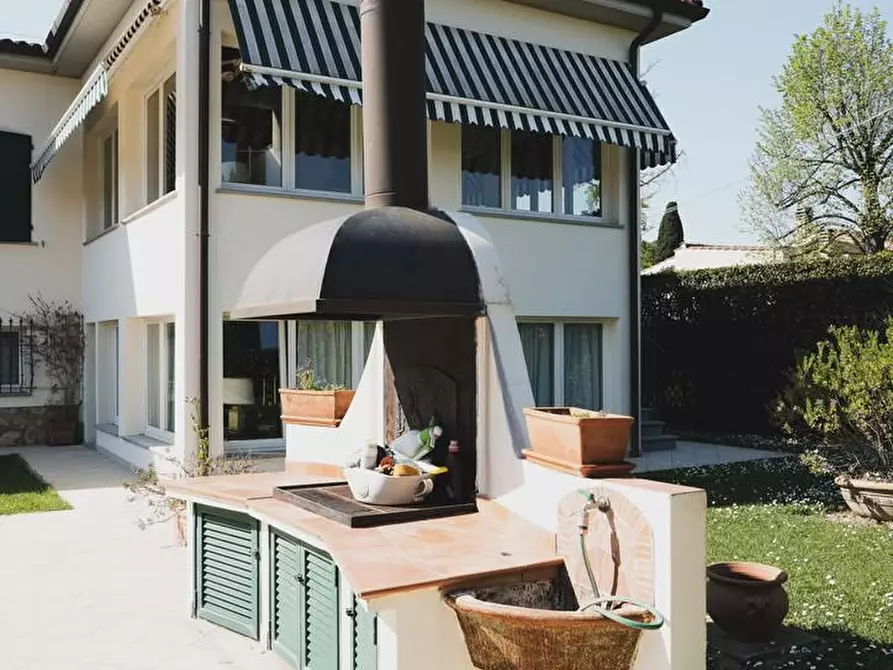 Immagine 5 di Villa in vendita  a Pisa