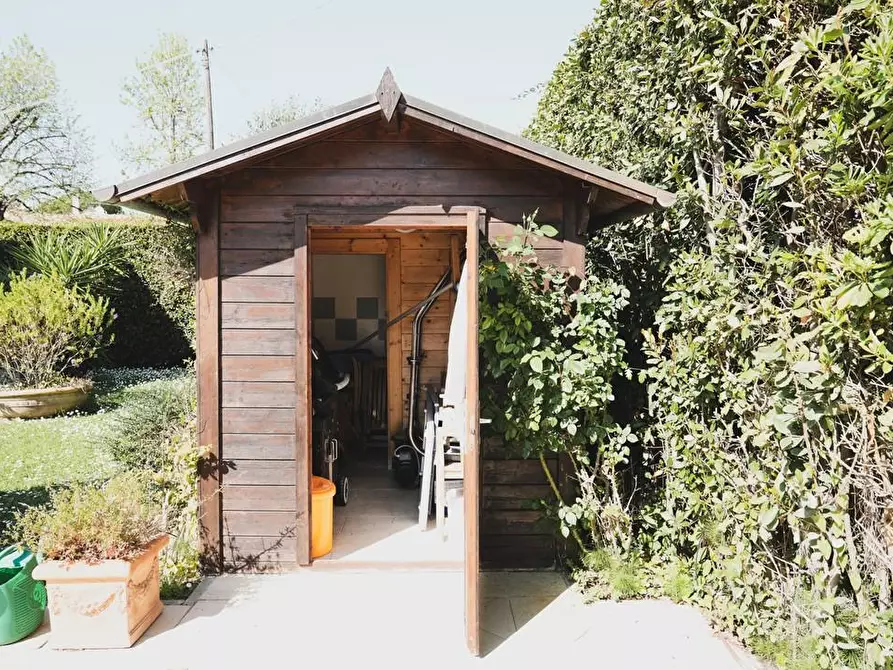 Immagine 11 di Villa in vendita  a Pisa