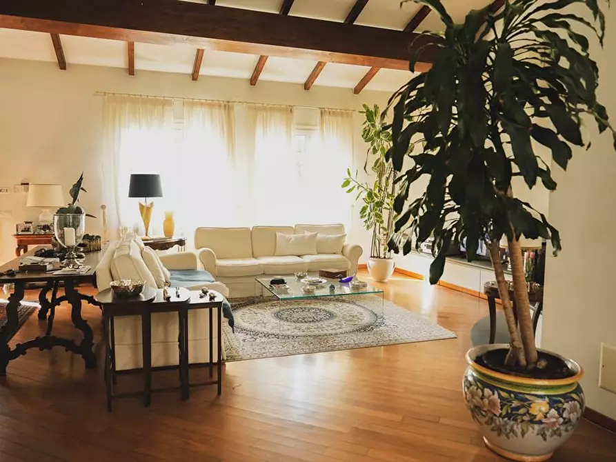 Immagine 14 di Villa in vendita  a Pisa