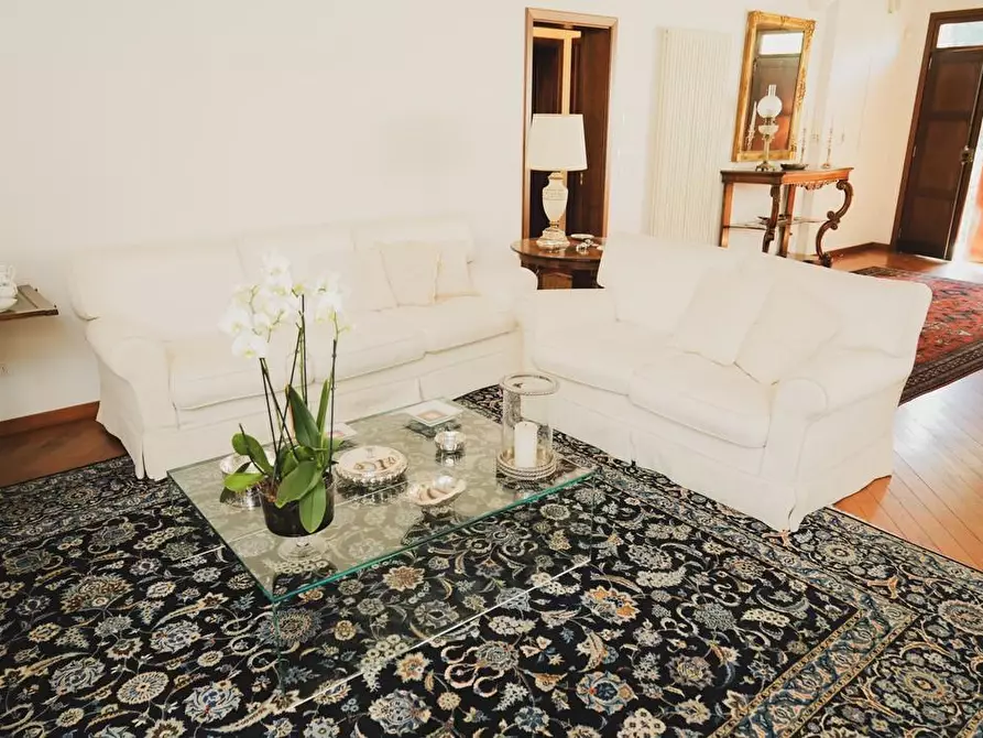 Immagine 18 di Villa in vendita  a Pisa