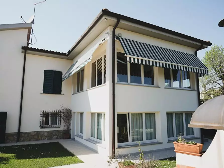 Immagine 7 di Villa in vendita  a Pisa