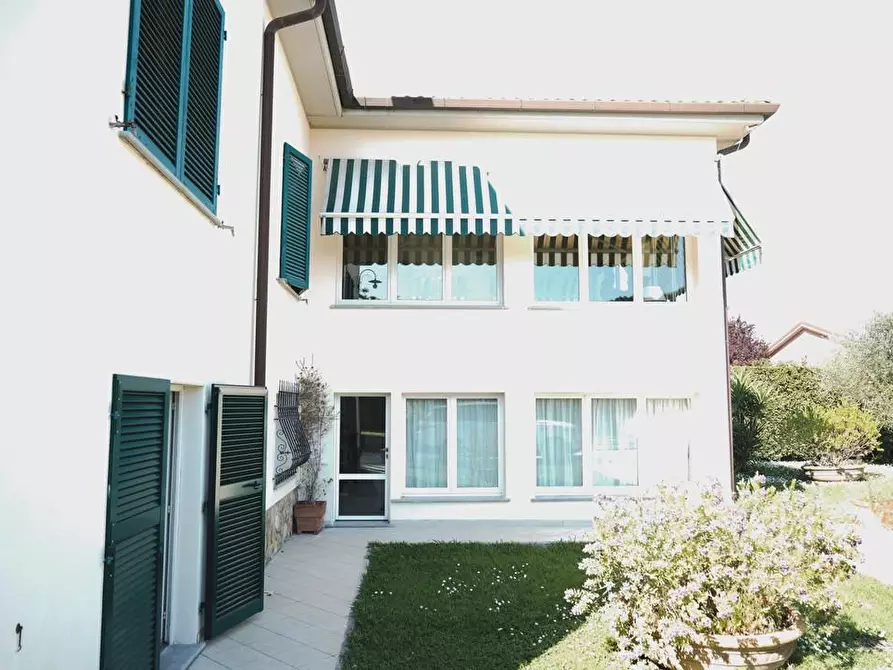 Immagine 1 di Villa in vendita  a Pisa