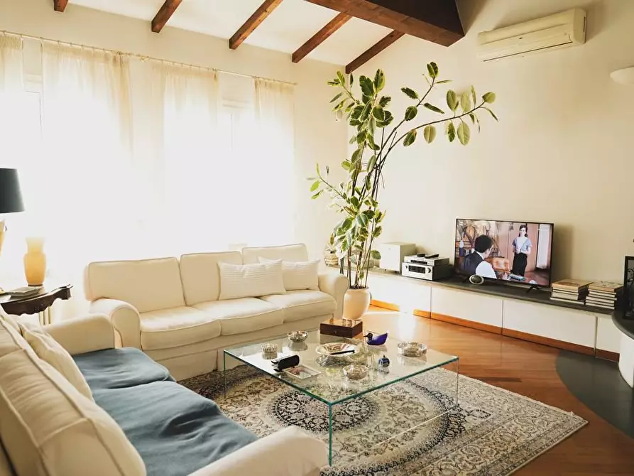 Immagine 22 di Villa in vendita  a Pisa