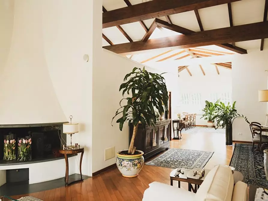 Immagine 28 di Villa in vendita  a Pisa