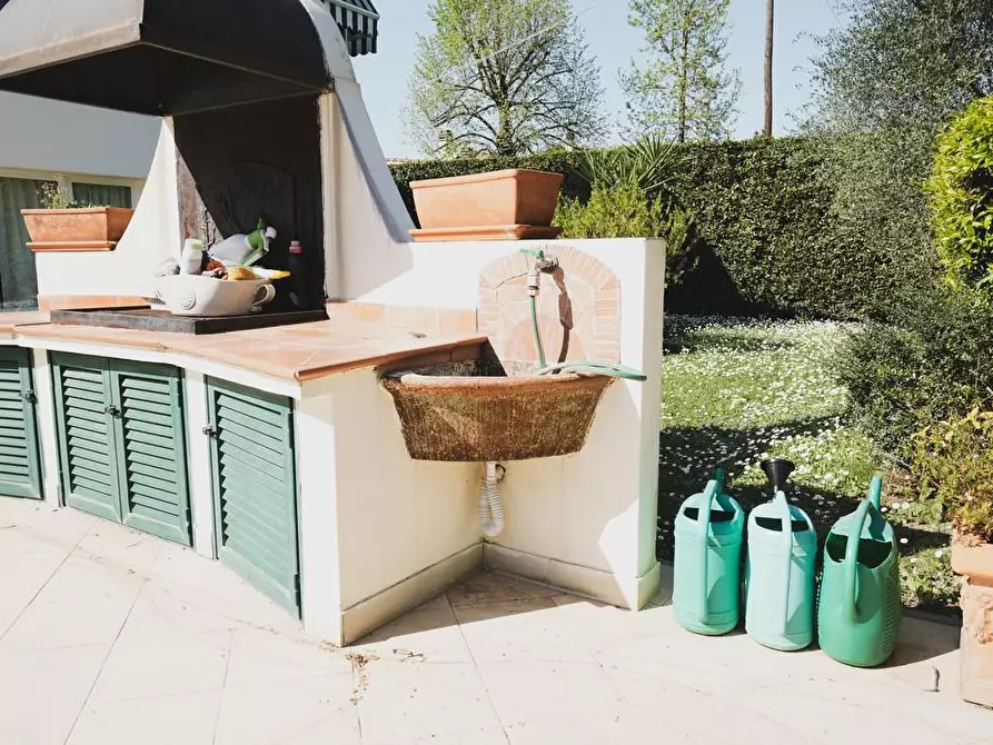 Immagine 10 di Villa in vendita  a Pisa