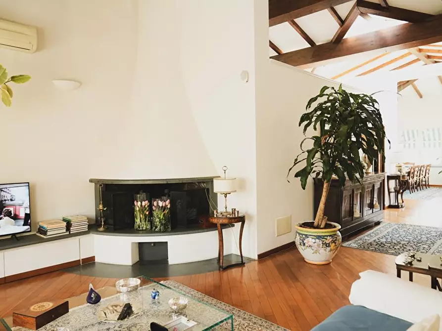 Immagine 15 di Villa in vendita  a Pisa