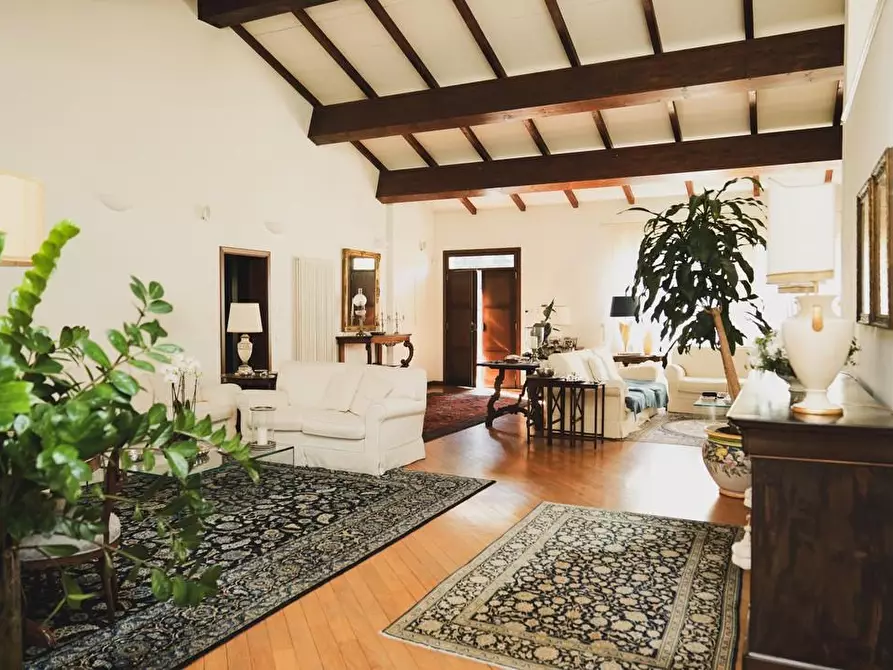 Immagine 23 di Villa in vendita  a Pisa