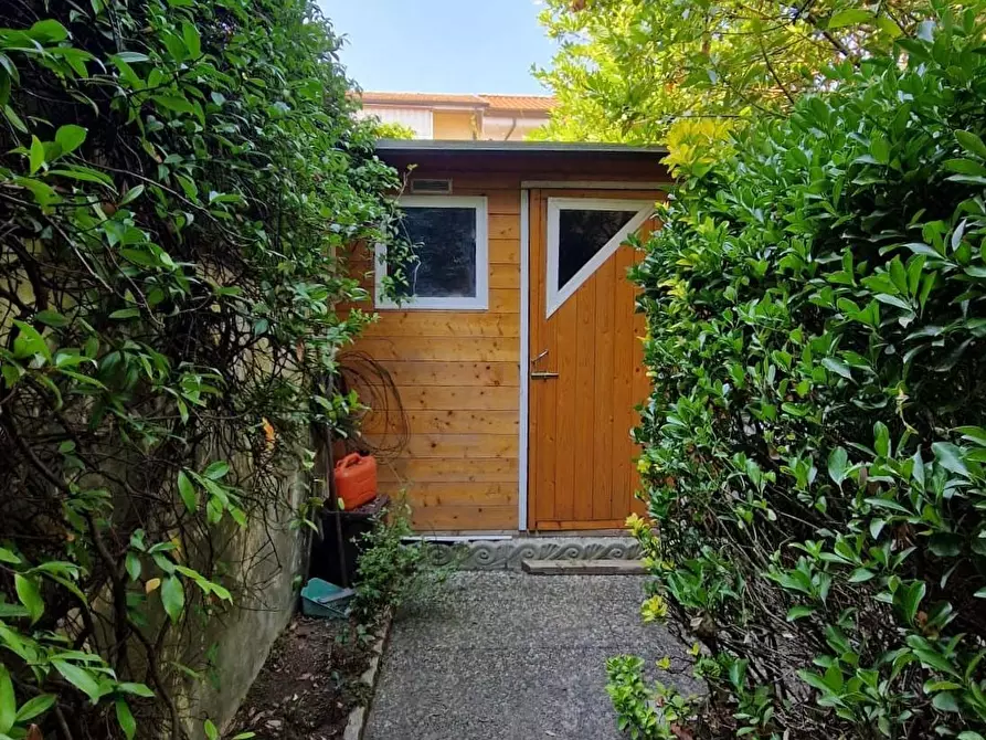 Immagine 10 di Villa in vendita  a Viareggio