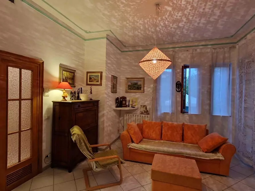 Immagine 17 di Villa in vendita  a Viareggio