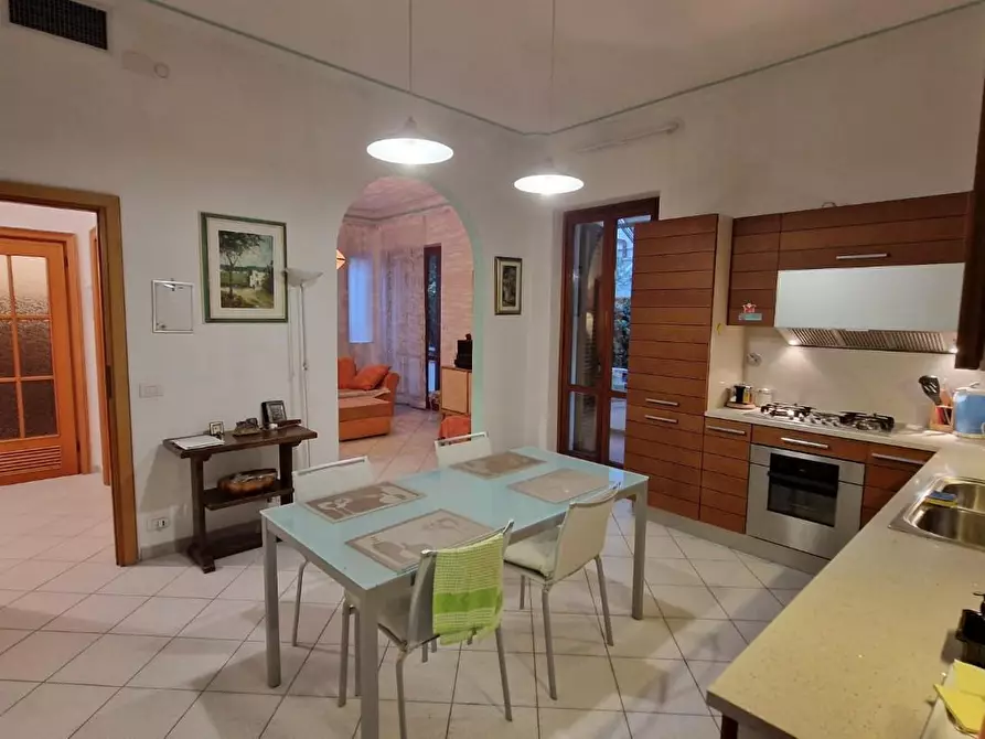 Immagine 19 di Villa in vendita  a Viareggio